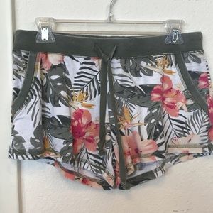 Palm leaf lounge shorts